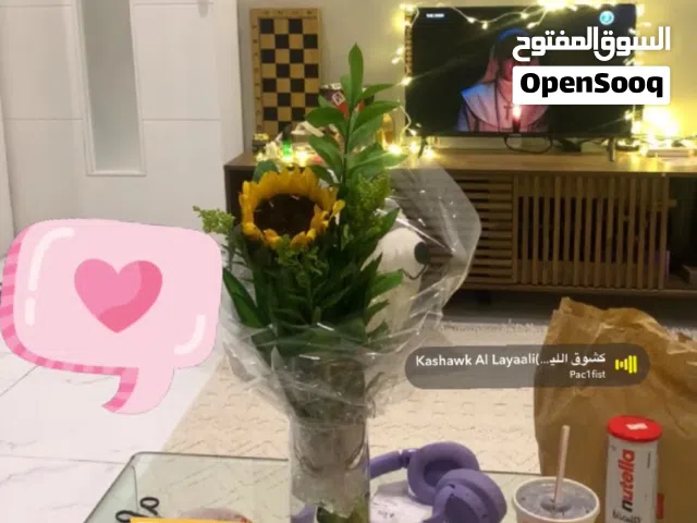 تلفزيون بحالة جيدة، عمره 6 شهور، مع رسيفر ولمبات، البيع على السوم أو 130 ريال