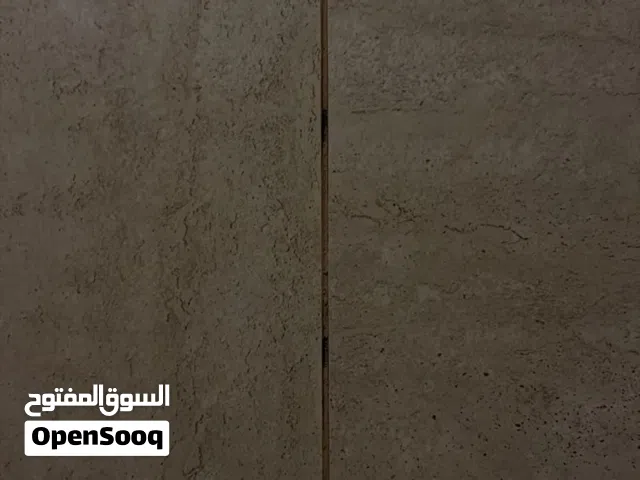 معلم سراميك وبورسلين خبراه أكثر من25عام
