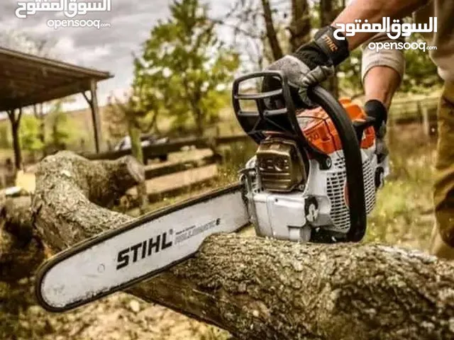 اسطي قص جميع الاشجار بالمنشار