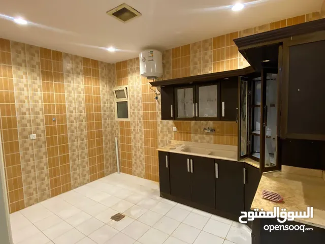 185 m2 3 Bedrooms Apartments for Rent in Al Riyadh Al Aqiq