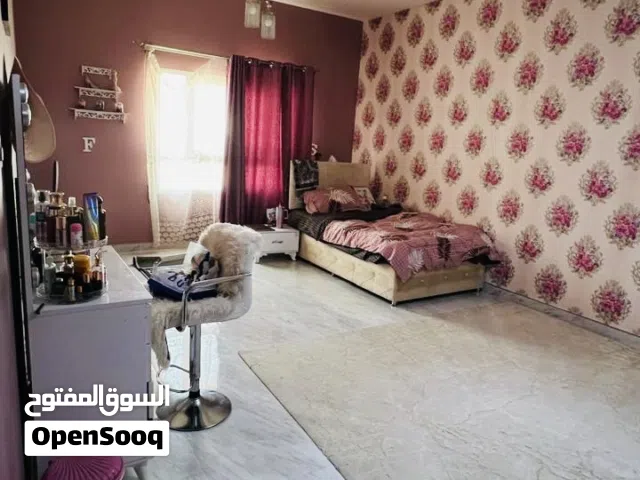 فلة للبيع في العامرات