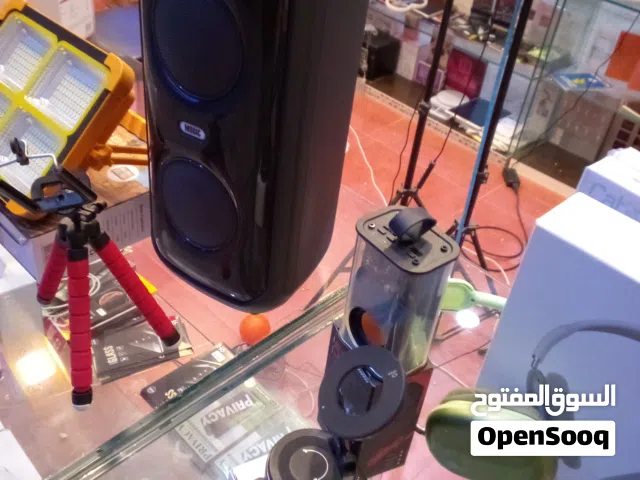 مساحة داخل منتزه عائلي ترفيهي كشك اكسسوارات موبايل 8 فترينات مرش