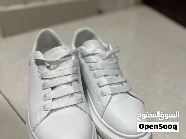 حذاء Alexander McQueen للبيع