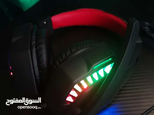 سماعه قيمنق مع إضاءة RGBمنفذ سماعه ومنفذ صوت لونه اسود واحمر