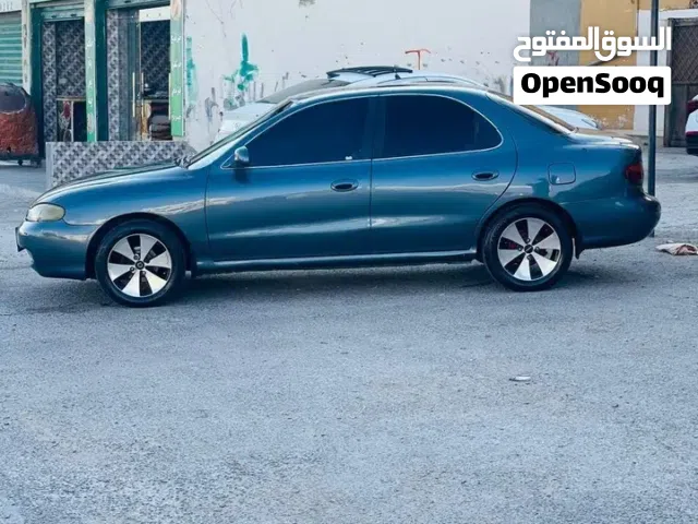 1995 هيونداي افانتي Standard