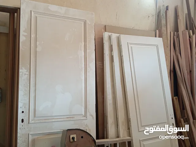 ابواب خشبيه للبيع بسعر مناسب تواجد عجمان الجرف الصناعية