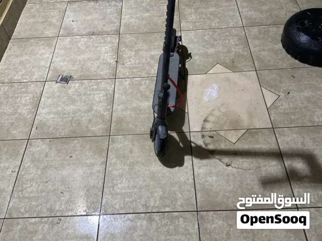 سكوتر كهربائي مستعمل للبيع تصل سرعته الى 45 كيلو متر في الساعه ( السعر قابل للتفاوض )