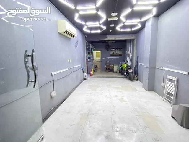 محل للعنايه بالسيارات مع الرخصه التجاريه