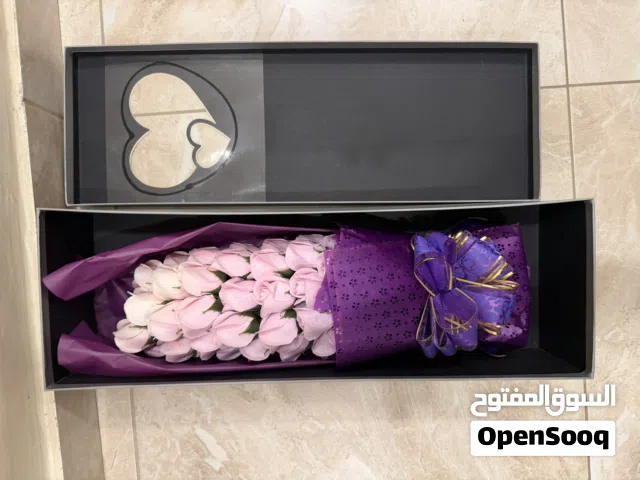 ورد إصطناعي جميل ونظيف جدا