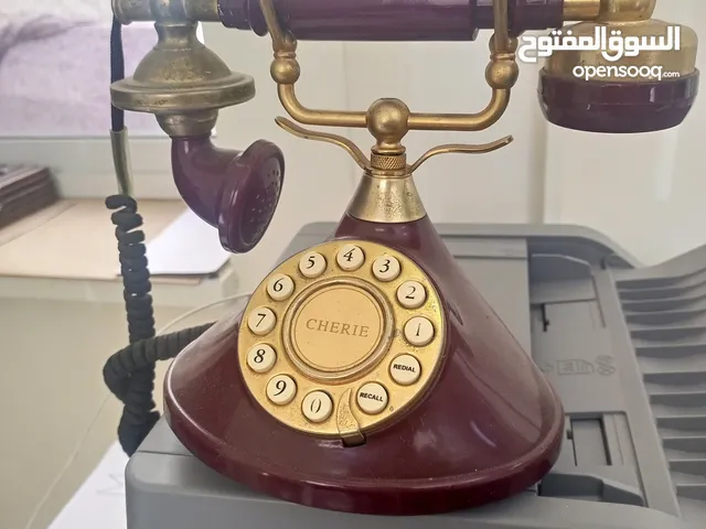 هاتف من الزمن الماضي بحالة جيدة جدا