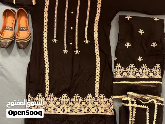 Pakistani 3pc suit with khussa size 37 or 36