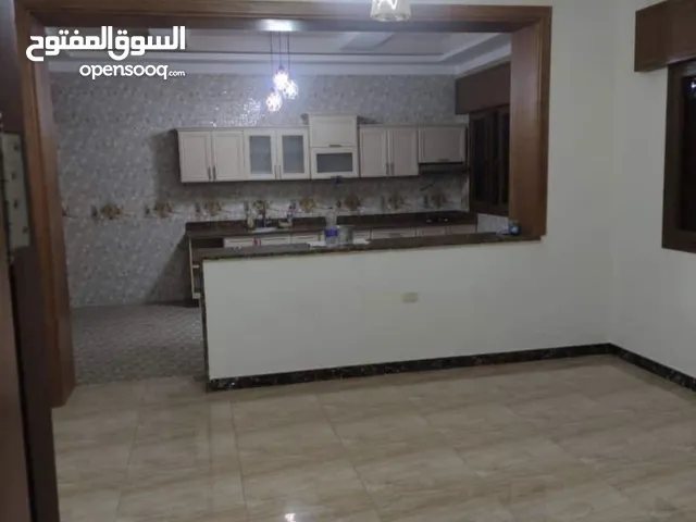 شقة للايجار في طرابلس عين زارة المشتل  تشطيب حديد سعر الايجار 2500 دينار