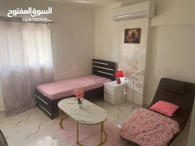 غرفة بنات للإيجار معسكر ال نهيان شارع المطار