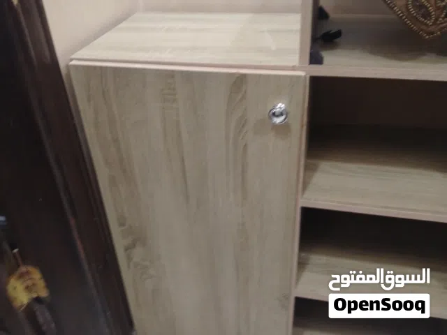 طاوله خشب بحاله جيده للبيع