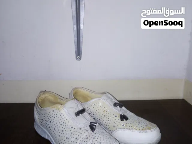 توب سايدر شبه جديد وبوت نمرة 38 للبيع