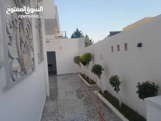 250 m2 More than 6 bedrooms Villa for Rent in Tripoli Al-Sabaa
