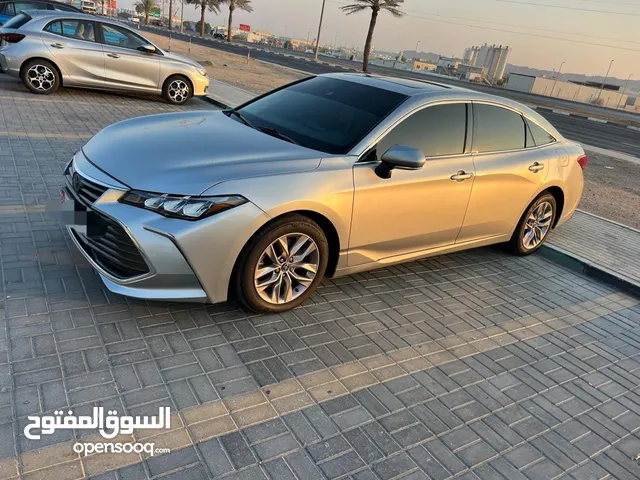 تويوتا أفالون موديل 2019 Se خليجي وارد الفطيم فضي من الداخل بيج بحالة ممتازة جدا جدا ماشيه 193