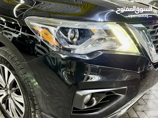 Nissan Pathfinder SV 4/4