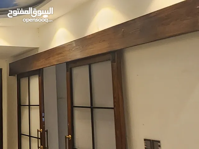 باب للبيع خشب