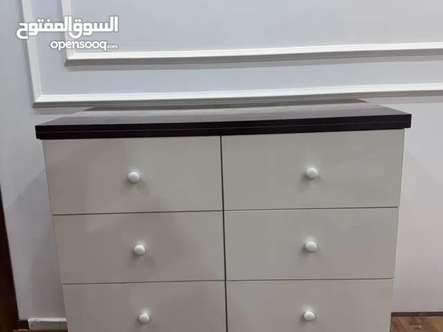 Set of 2 white drawer cabinets