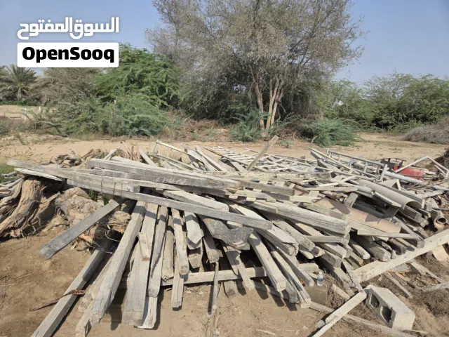 اخشاب و مربع و سياج لي أعمال البناء