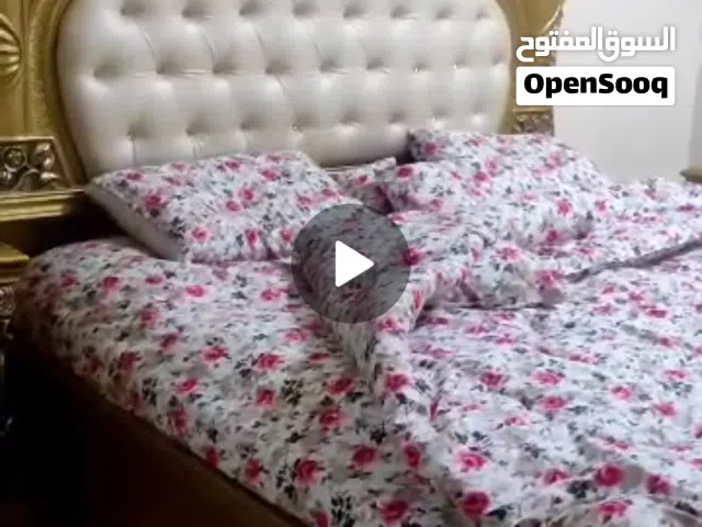غرفة نوم ملكيه ...استخدام بسيط بحاله ممتازه