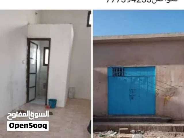 للبيع محل تجاري ركني والتقنيه موقع حلو وحركه ما شاء الله منفصل تقدر تبني فوقه يعني تشتري ارض ارتفاعه