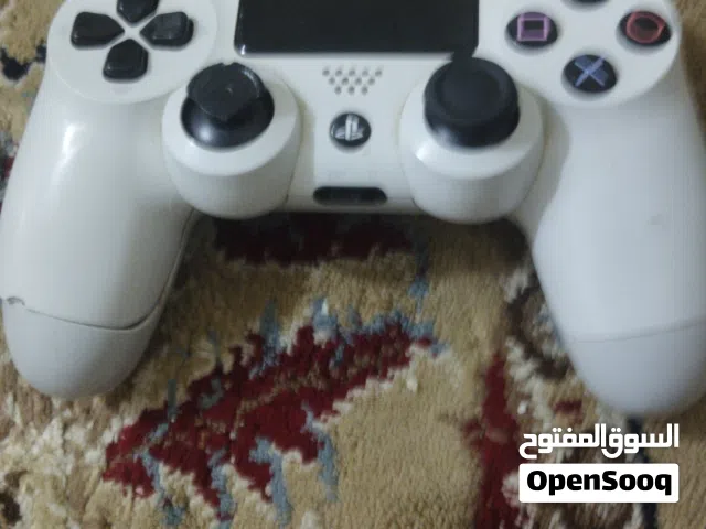 يده بلاستيشن 4 للبيع ب تحتاج إليده بطاريه