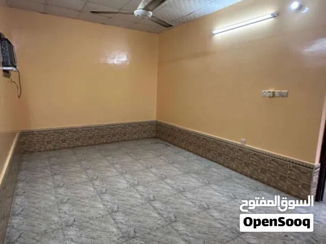 بيت مكون من غرفتين مع مكيفات و مطبخ و دورة مياه