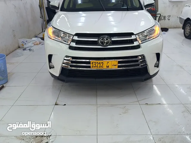 Used Toyota Highlander in Al Sharqiya