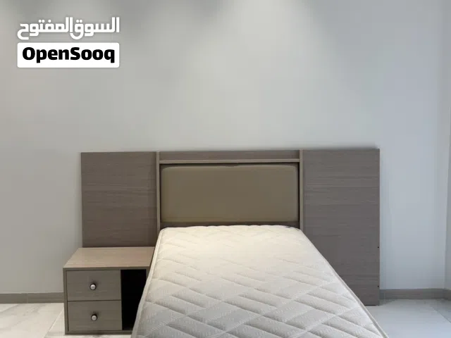 سرير شبه جديد