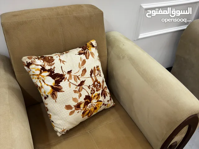 طقم قنفات مكون من خمس قطع بحالة ممتازة