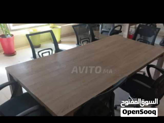 للبيع 3 طاولات مكاتب/اجتماعات كبيرة بحالة جيدة.
