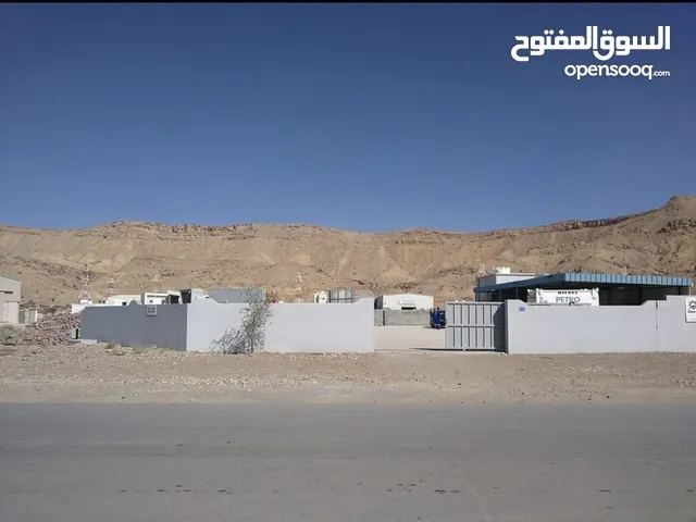 ارض صناعيه للايجار مسفاه مع كامل الخدمات