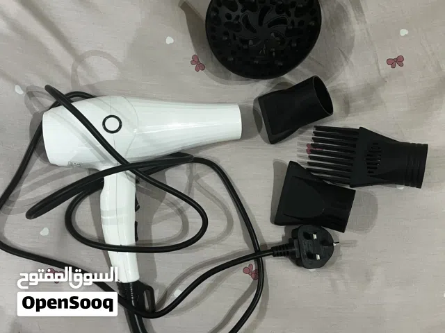استشوار هوائي فيه اربع روس مافيه اي خراب ثلاث درجات للحراره و ثلاث درجات للبارد