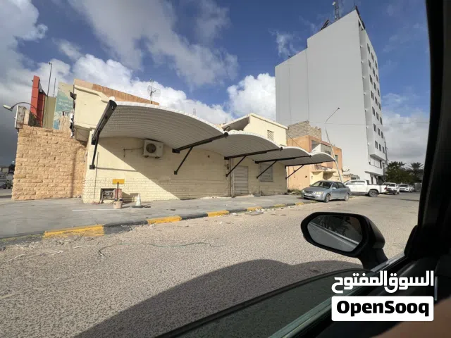 مظلة للبيع مقوسة مكونة من اربع مظلات زينقو نظيف وحديد نظيف