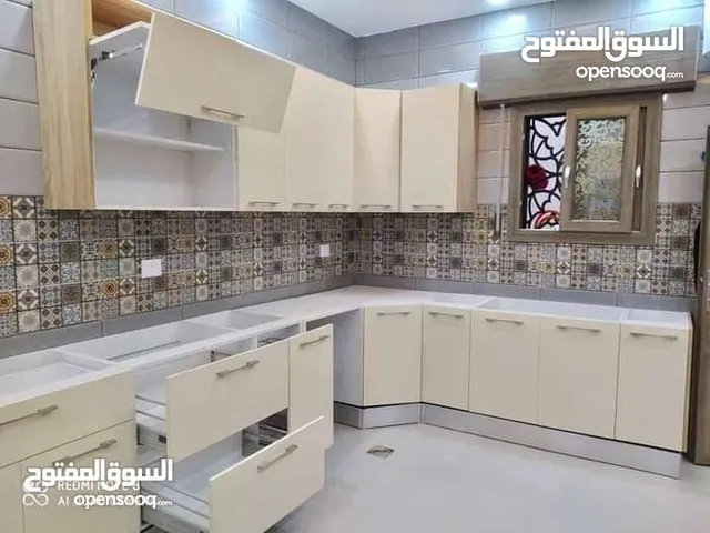 فني فك وتركيب وصيانة جميع المطابخ والديكورات 566544