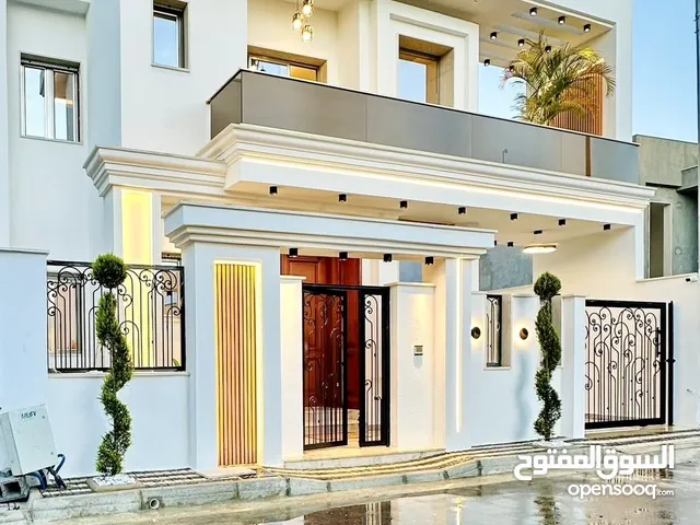 فيلا فاخرة من طابقين مفصولات بتصميم عصري وتشطيب راقي 2025