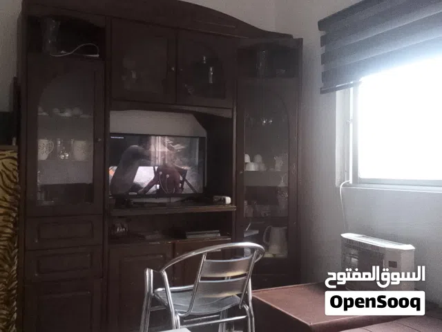 بوفيه مع طاولة وسط
