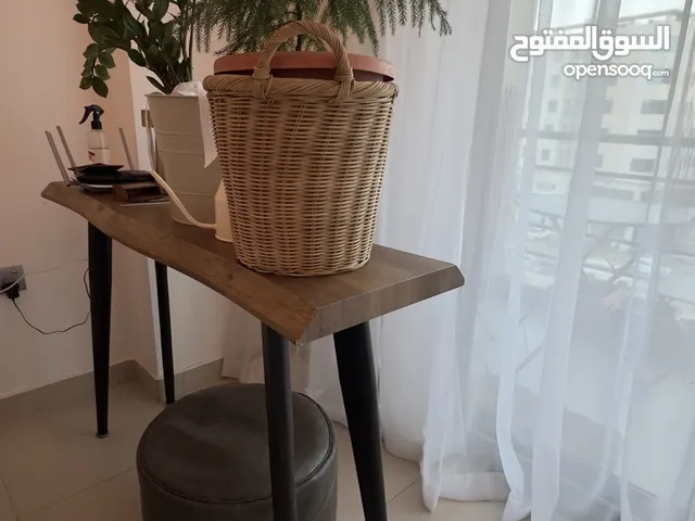 مجموعة من الأثاث المتنوع والأجهزة للبيع بسعر يبدا من 10 ريال عماني