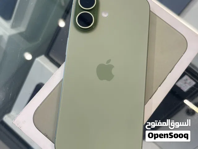 آيفون 17 لون اخضر مميز