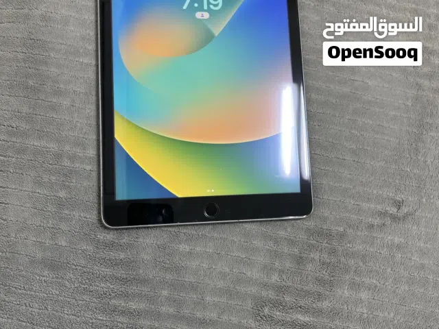 Apple iPad 5 32 GB in Sharjah