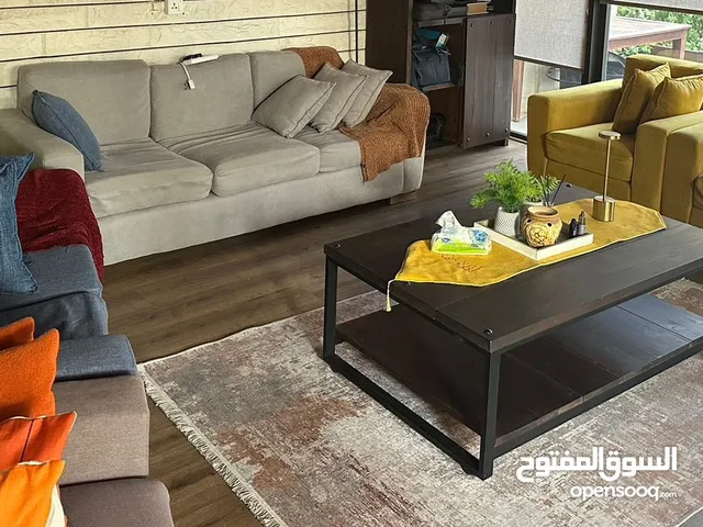 طقم كنب بحاله ممتازه 7 مقاعد