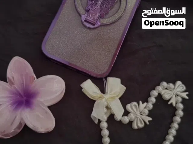 ميدالية .مناديل مبللة بالصابون .شبصات شعر