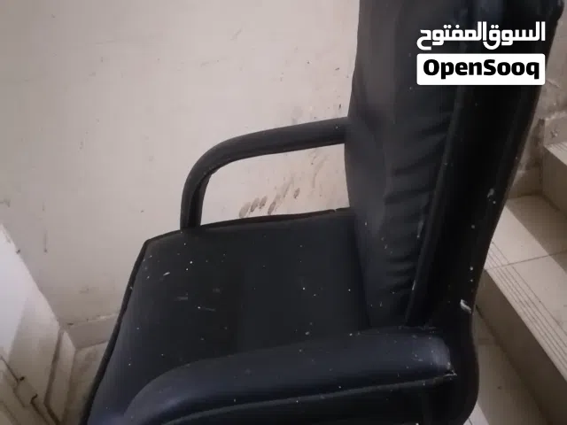 كرسي مكتب للبيع  شبه جديد ما في اي شي
