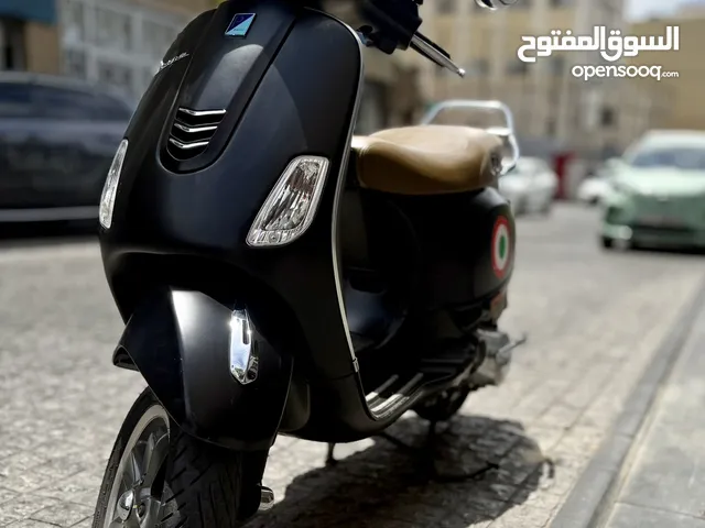 Vespa 2023 الإيطالي الفاخر / ماشي تليين فقط