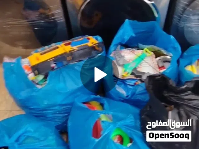 شروت العاب كامله للبيع من ضمنها كيس كبير كامل أغراض مطبخ بحال الوكاله للبيع كاملين مش بالقطعه