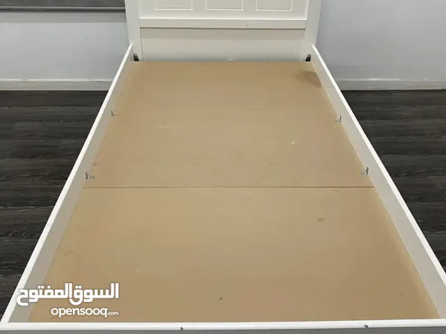 سرير و كومودينه للبيع