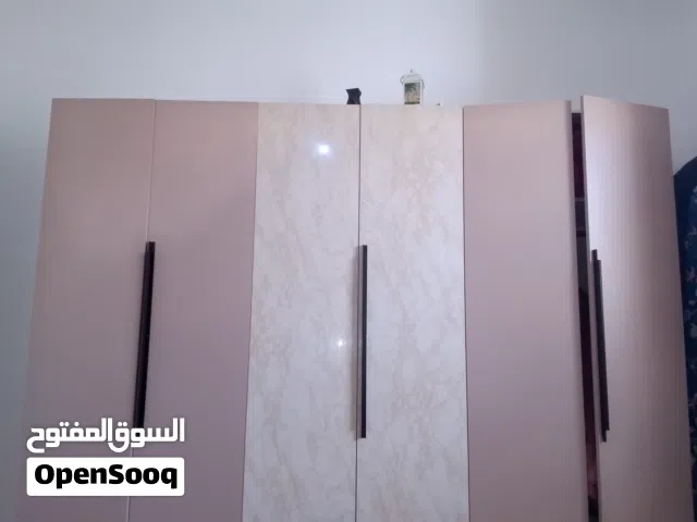 دولاب استعمال نظيف مقاس الارتفاع 2متر والعرض 3 زي ماموضح في الفيديو