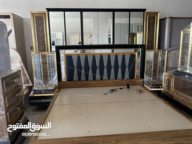 معلم محترف لفك وتركيب الغرف الخارجي والمحلي تركيب جميع أنواع غرف النوم والأثاث